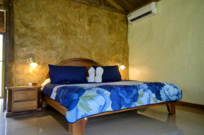 Rustic Arenal Villa+Private Jacuzzi & Volcano View
